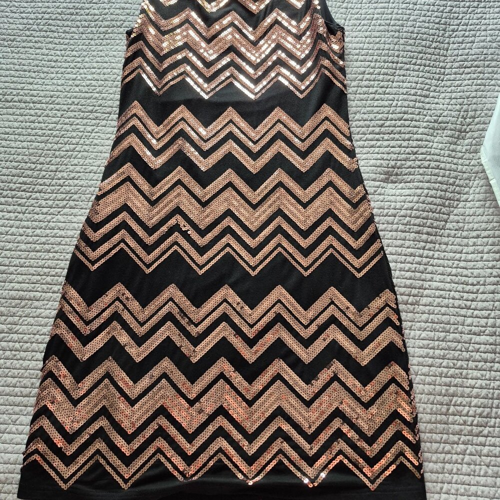 JS Boutique Size 8 Short Black Dress with Gold Sequins